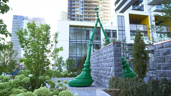 Property Photo:  95 McMahon Drive 2801  ON M2K 0H2 