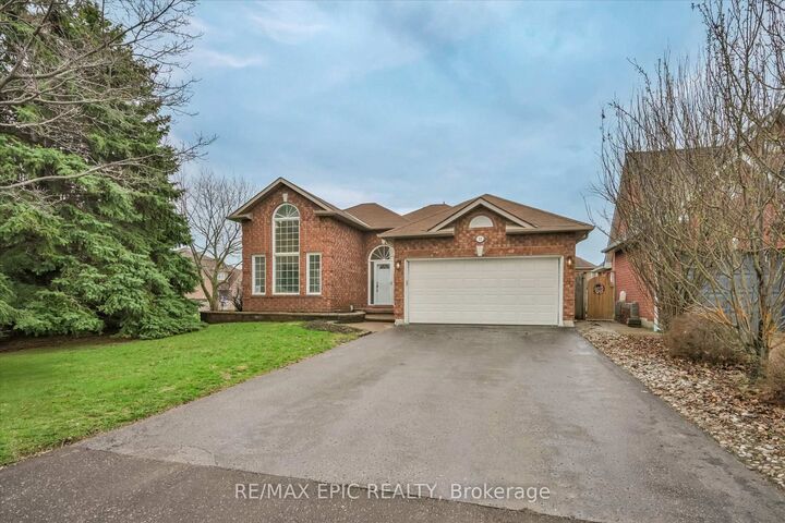 Property Photo: 33 Emmett Place ON L1R 2B4