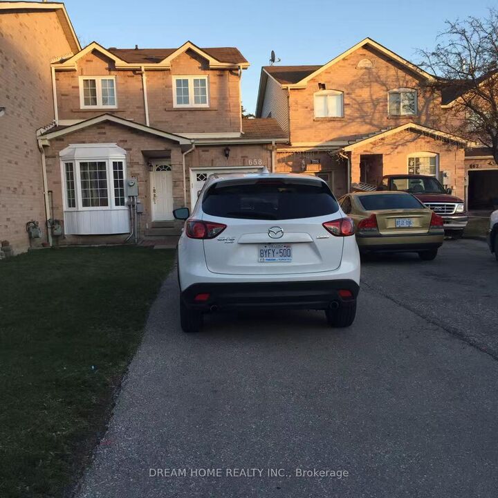 Property Photo:  658 Dinsmore Court  ON L5R 3G4 