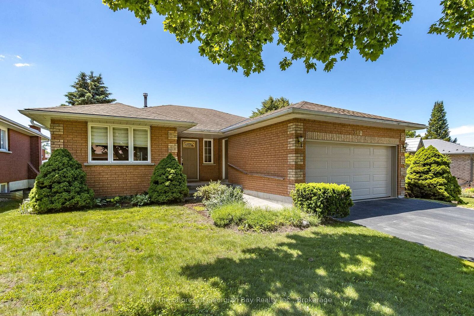 Property Photo:  208 Margaret Street  ON L4R 4Y1 