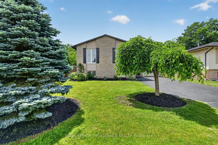 Property Photo:  57 Cambridge Crescent  ON K6V 6L7 
