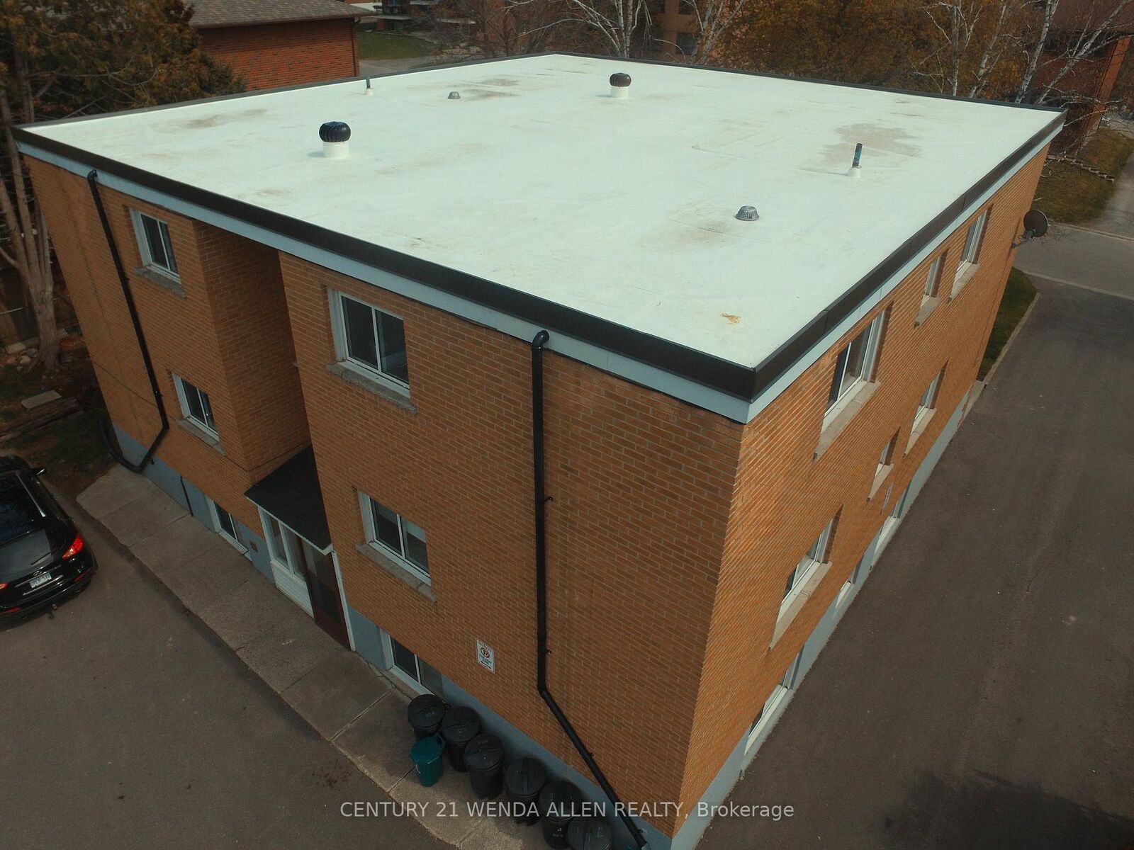 Property Photo: 558 Lansdowne Drive ON L1G 1W3