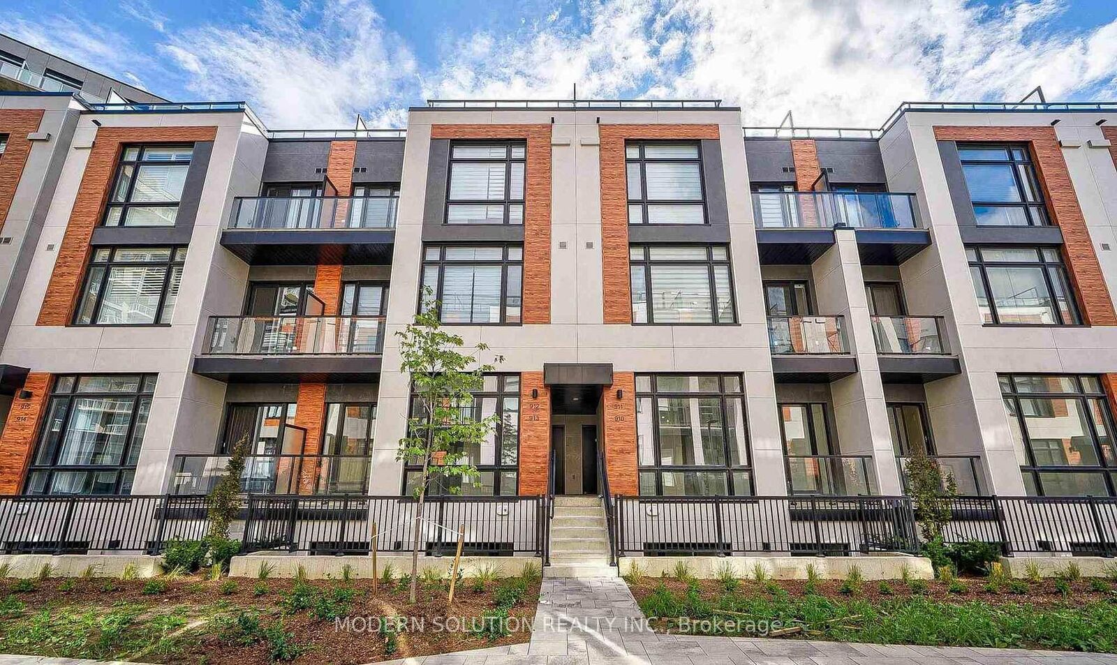 Property Photo:  2 Steckley House Lane 925  ON L4S 0N4 