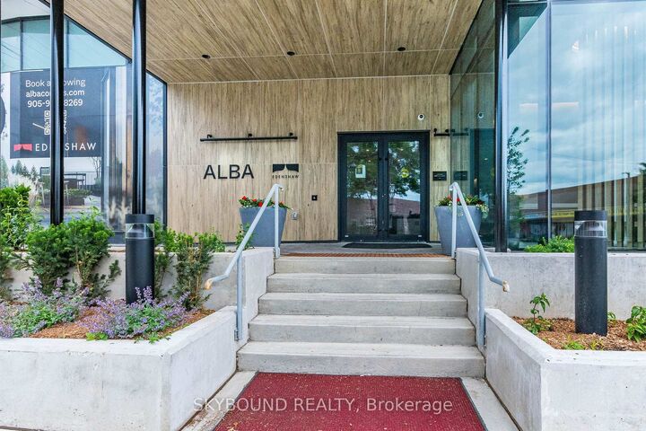 Property Photo: 1 Fairview Road E 1502 ON L5A 0B4