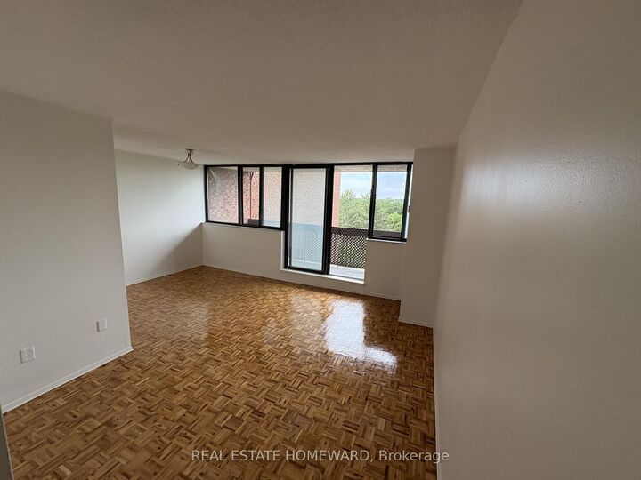 Property Photo:  2720 Windwood Drive 606  ON L5N 2S8 