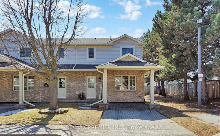 Property Photo: 9 Wentworth Drive 13 ON L3M 5H9