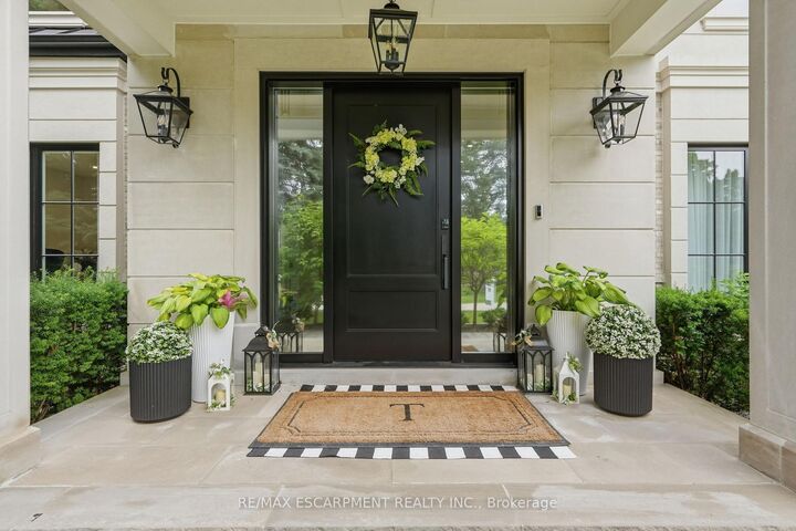 Property Photo: 1544 Lochlin Trail ON L5G 3V7