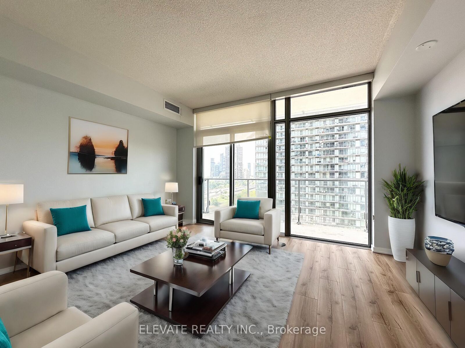 Photo de la propriété: 103 The Queensway Avenue 1110 ON M6S 5B3