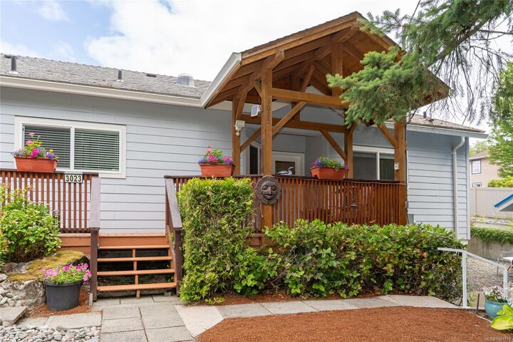 Property Photo: 3023 Oak St BC V0R 1K2