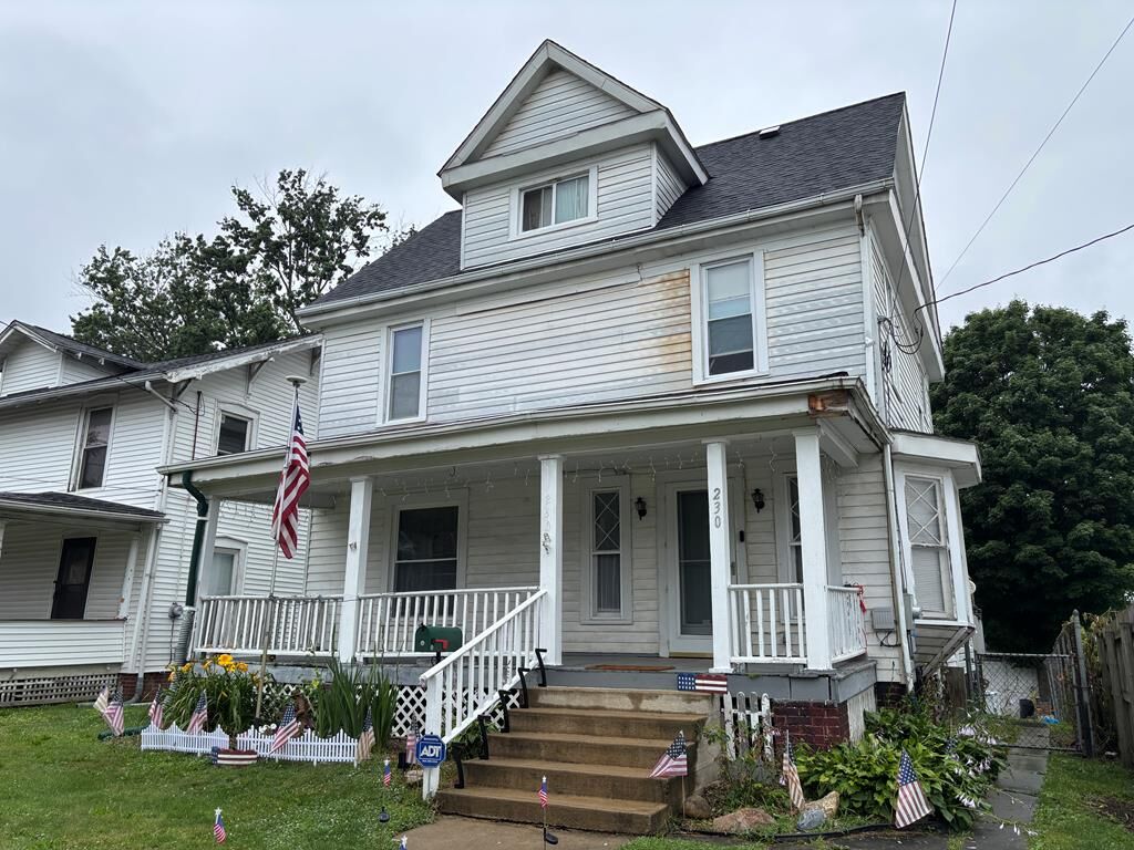 Property Photo: 230 Pleasant St OH 44805