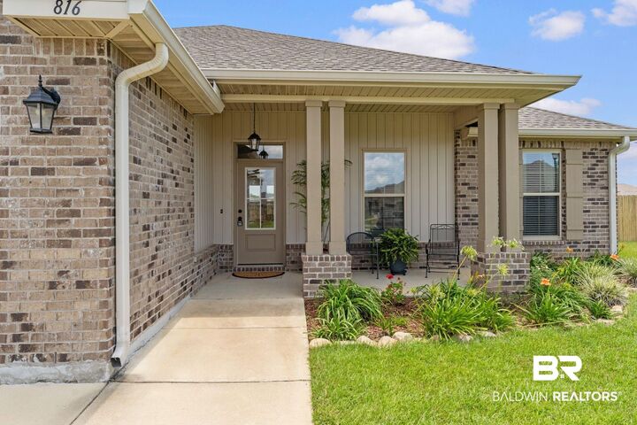 Property Photo: 816 Connolly Avenue AL 36535
