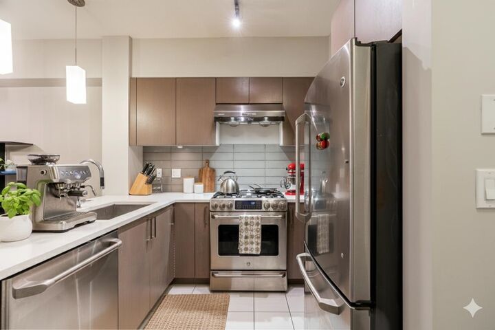 10033 River Drive 703 — photo 1