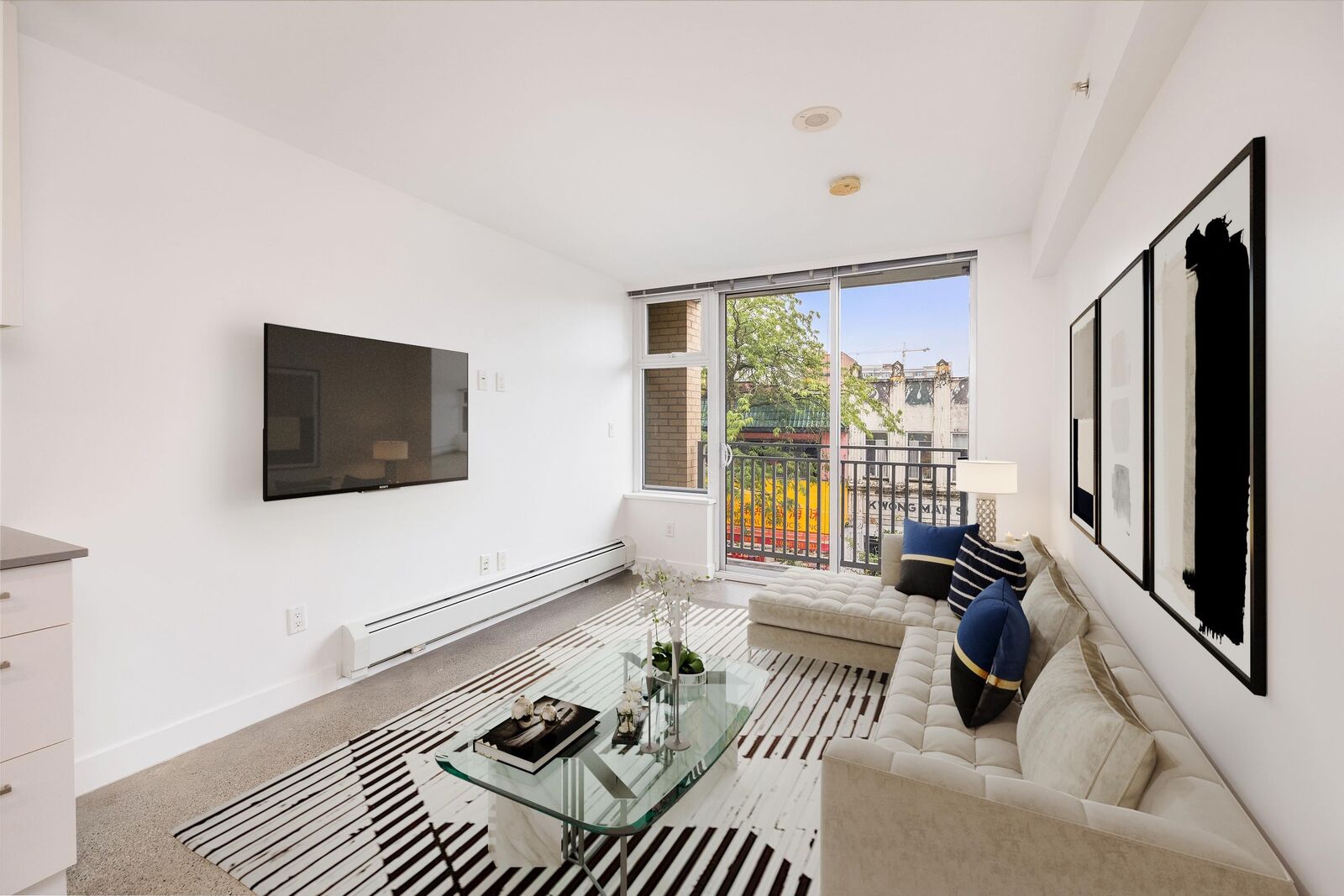 Property Photo: 231 E Pender Street 305 BC V6A 1T8