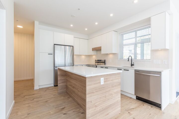Property Photo: 33920 Best Avenue 112 BC V2V 0L9