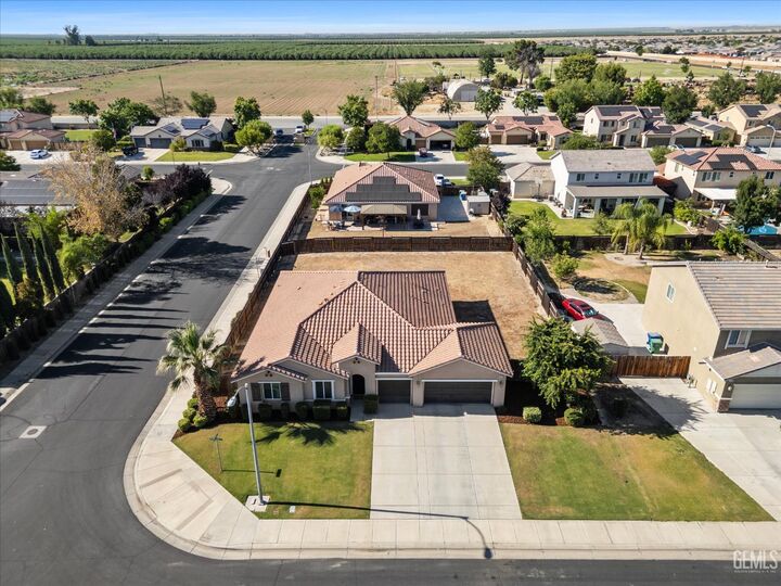 Property Photo: 15530 Montalone Place CA 93314