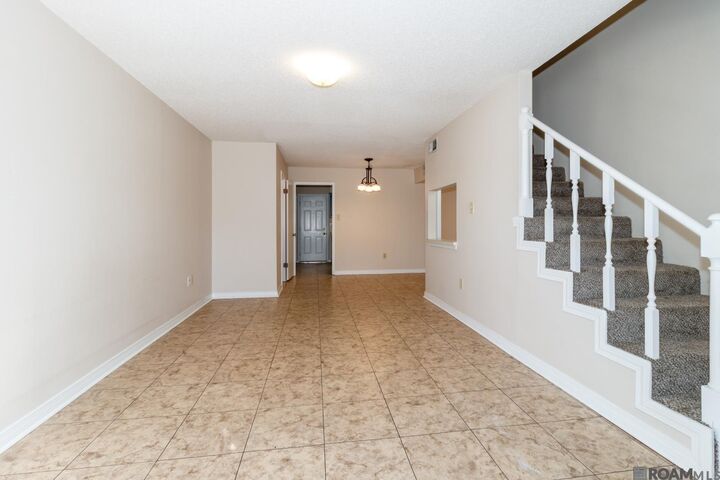 Property Photo: 827 E Boyd Dr #C LA 70808