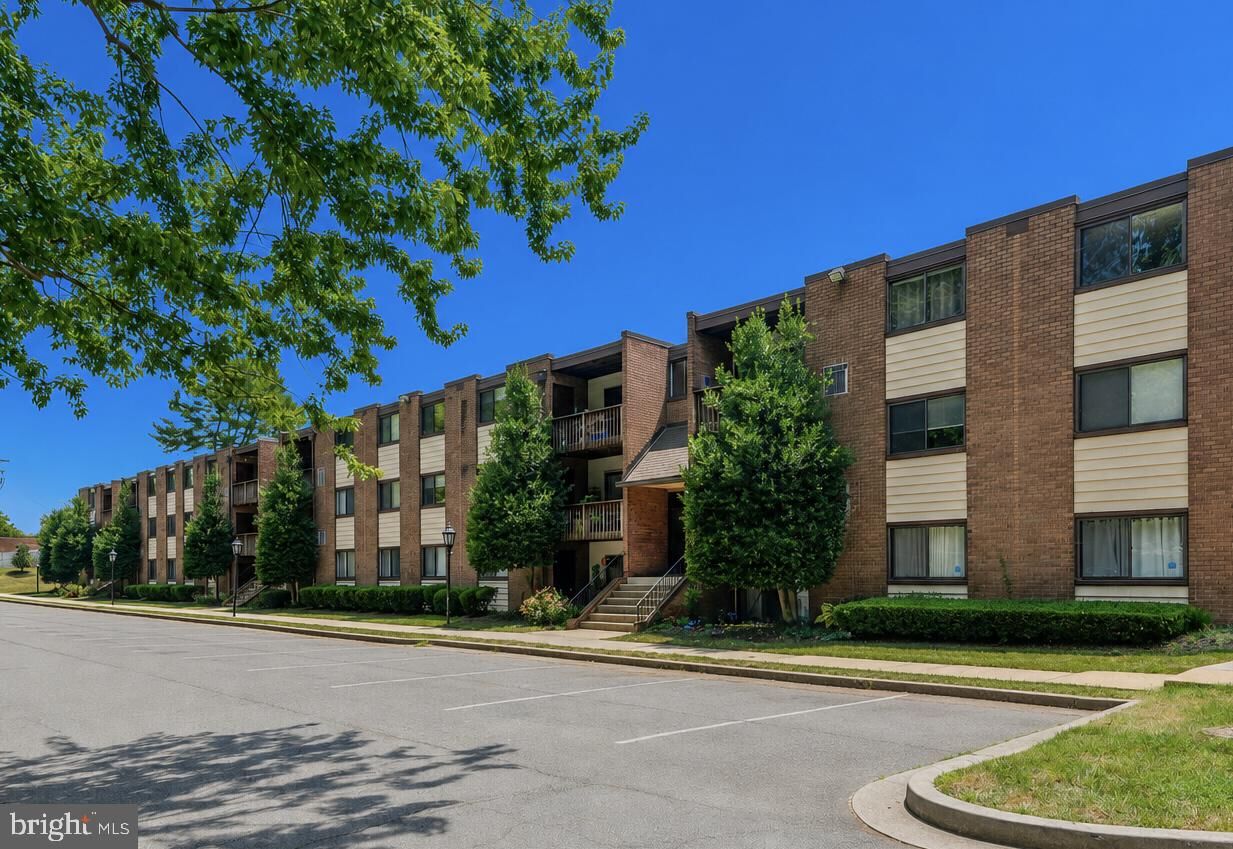 Property Photo:  10725 W West Drive 303  VA 22030 