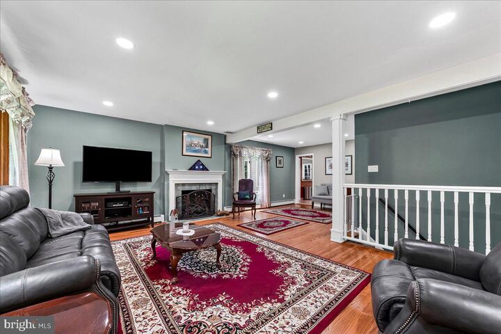 Property Photo:  207 Walter Drive  PA 19063 