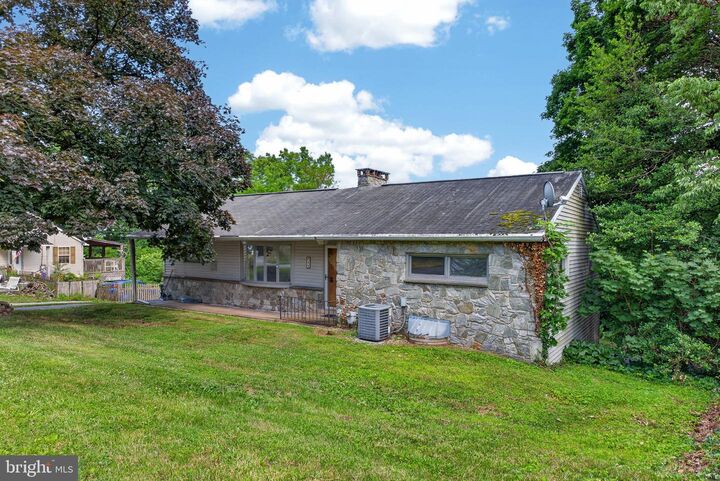Property Photo: 44 Peacock Drive PA 17601
