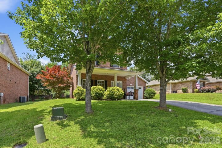 Property Photo:  2509 Glyncastle Way  NC 28056 