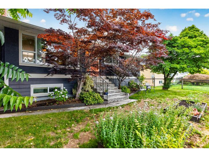 Property Photo:  32877 10th Avenue  BC V2V 2J9 