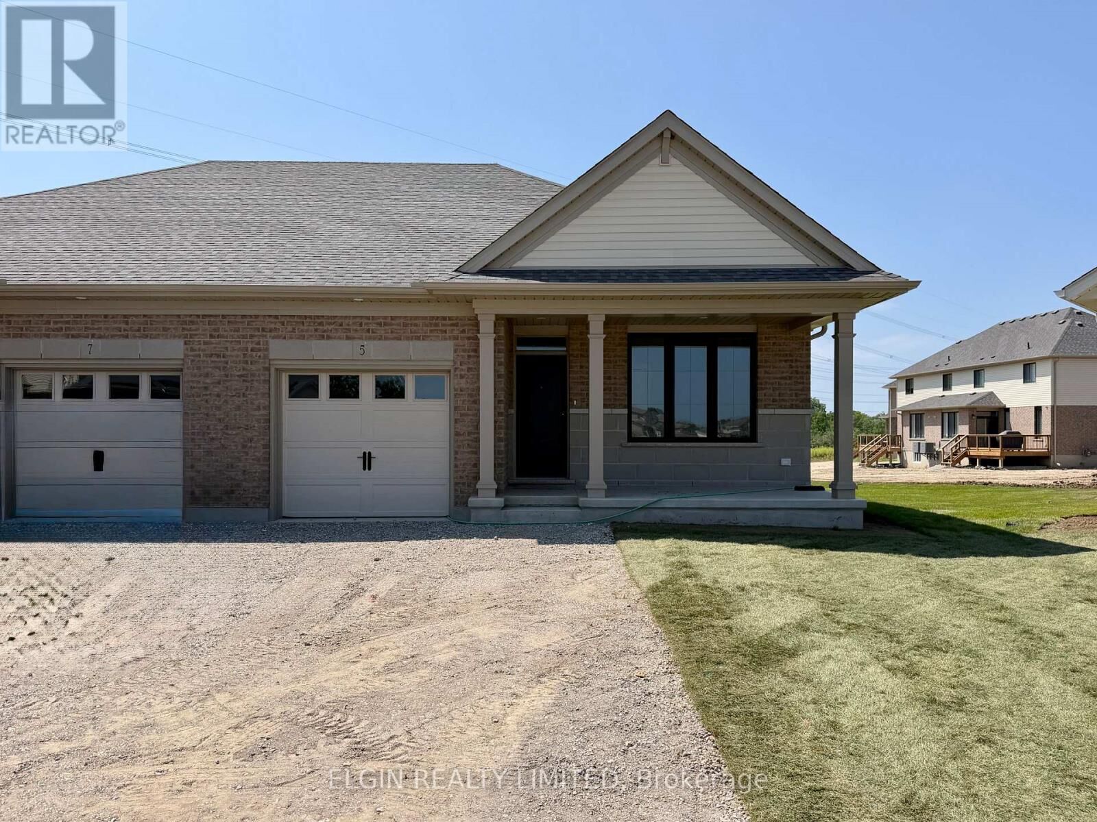 Property Photo: 5 Columbus Court ON N5P 0E5
