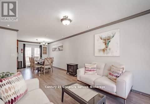 Property Photo: 879 Stephenson Road East 1 ON P0B 1L0