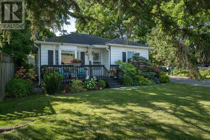 Property Photo: 240 Thomas Street West ON K7R 2H9