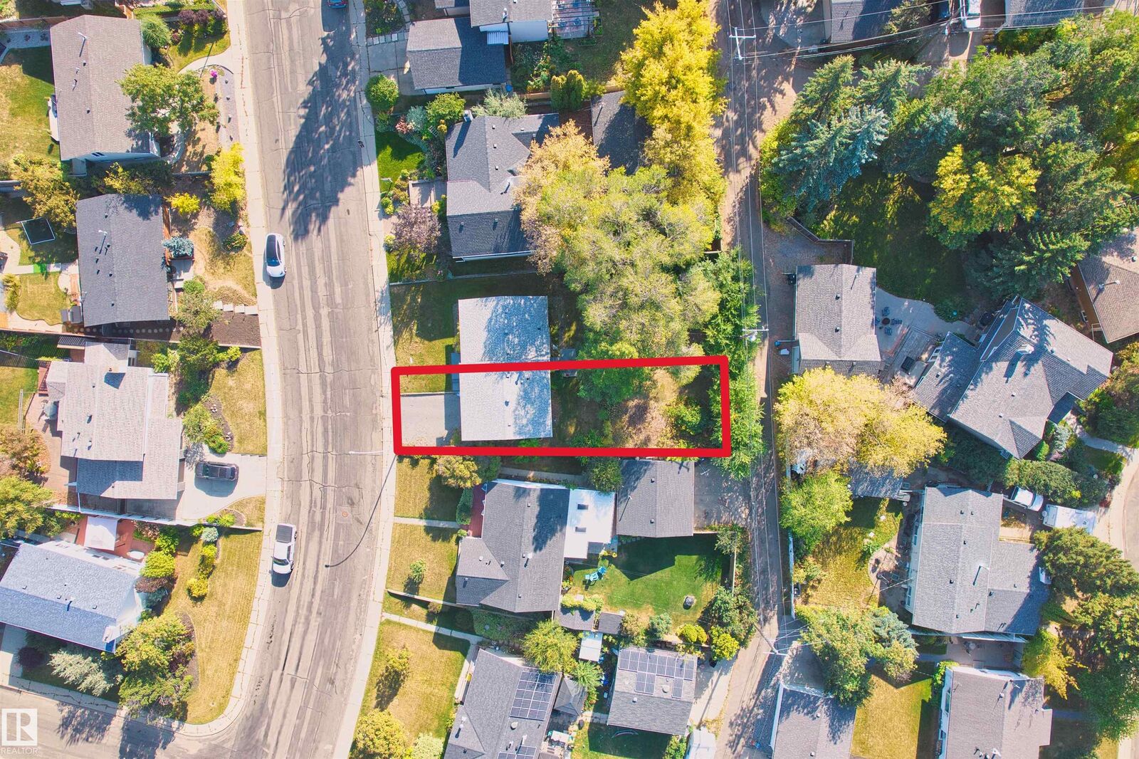 Property Photo:  4218 121 Street NW  AB T6J 1Y8 
