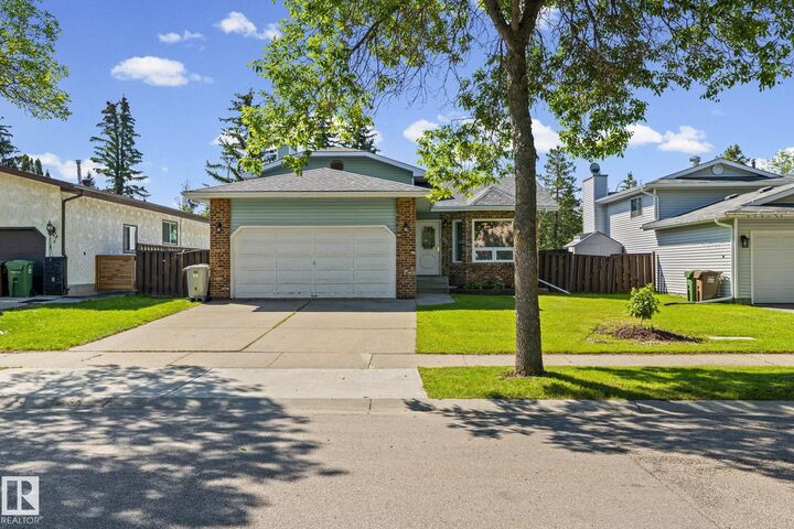 Property Photo:  32 Danforth Crescent  AB T8N 4W9 