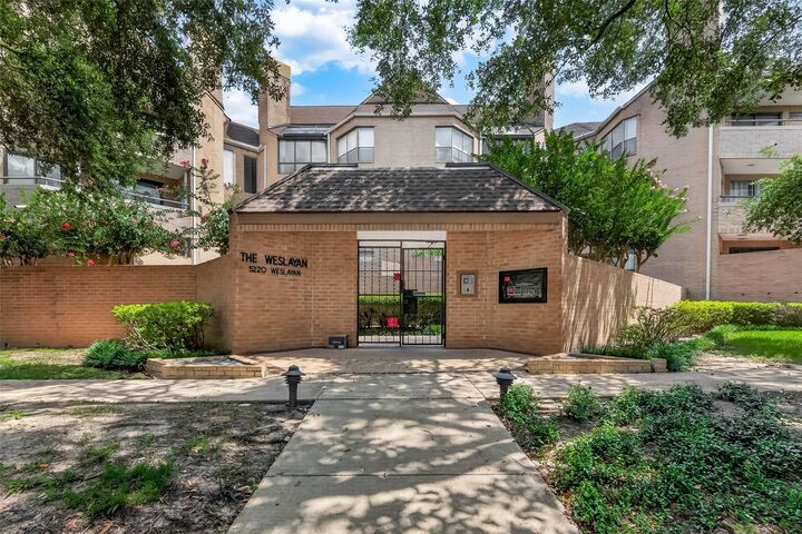 Property Photo: 5220 Weslayan Street 107 TX 77005