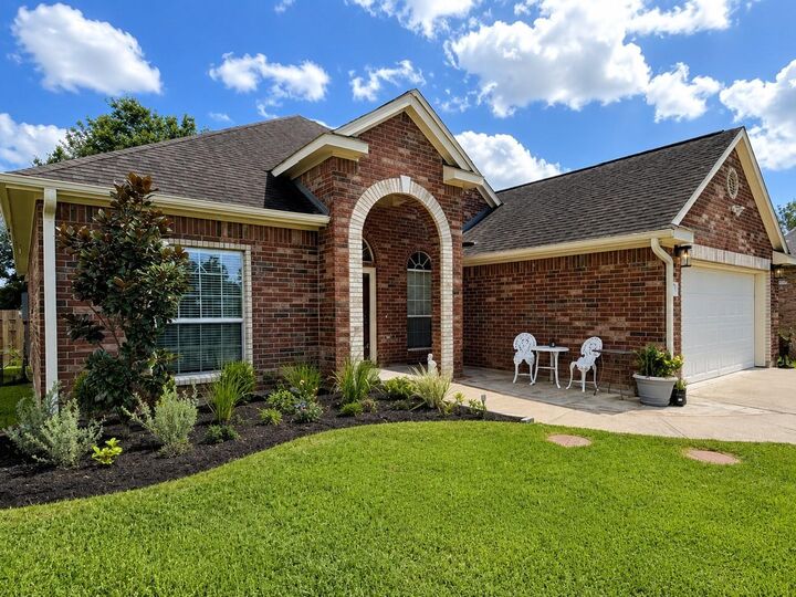 Property Photo:  519 Oleander Street  TX 77566 