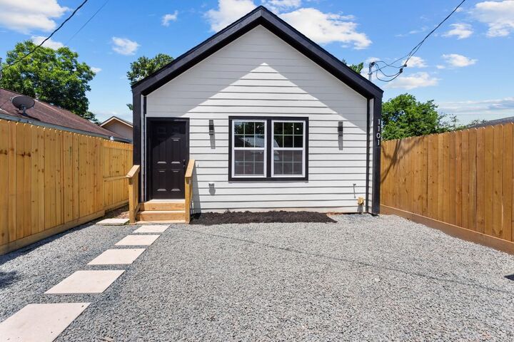 Property Photo: 1101 Wooding Street TX 77011