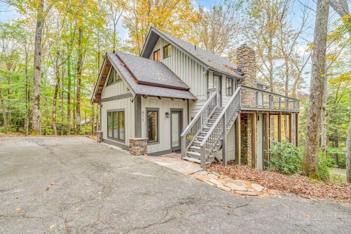 Property Photo:  975 Hillside Drive  NC 28646 