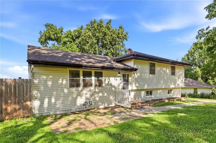 Property Photo: 4142 N Lister Avenue MO 64117