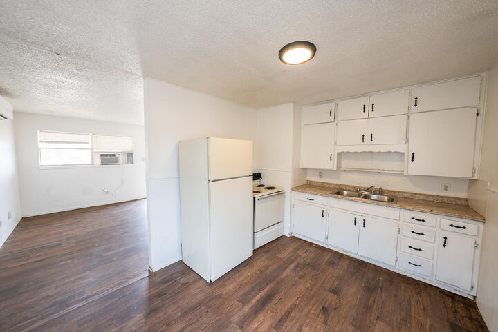 Property Photo: 824 Vanda Avenue TX 79403