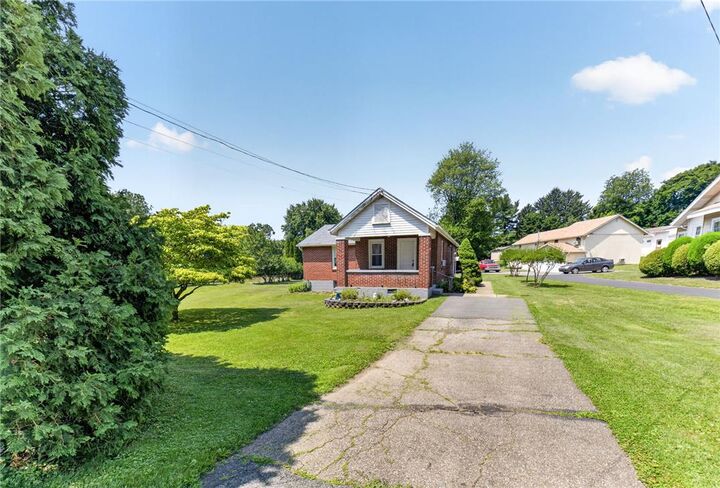 Property Photo:  1166 Stones Crossing Road  PA 18045 