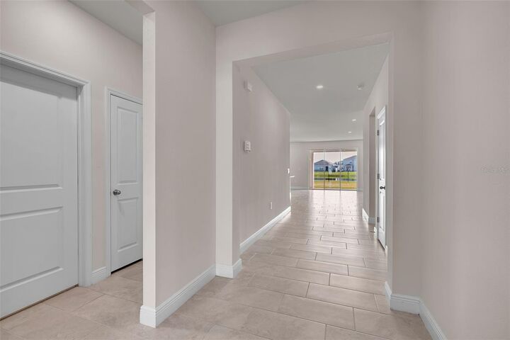 Property Photo: 17821 Cantarina Cove FL 34211