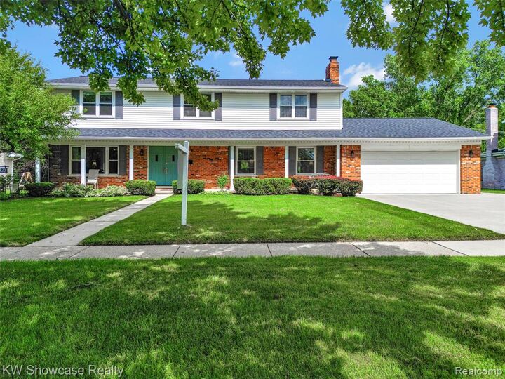 Property Photo:  16720 Wayne Road  MI 48154 2217 