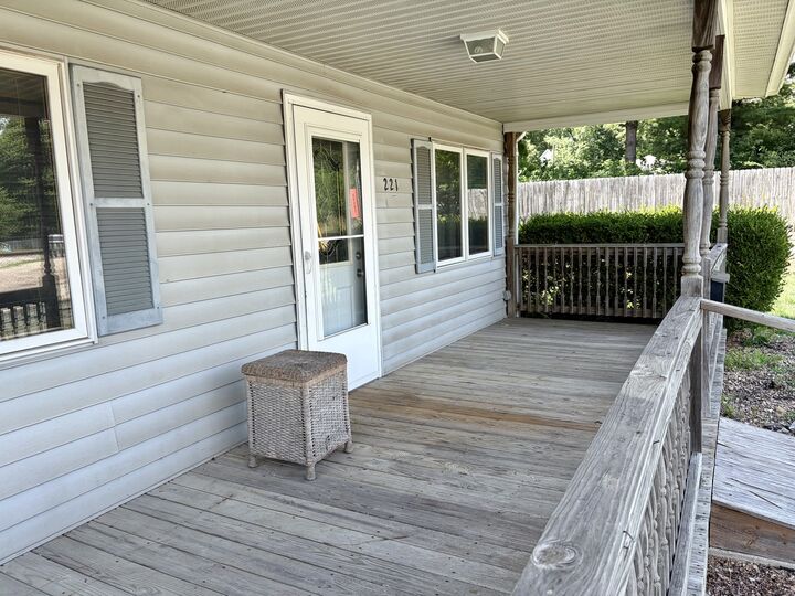 Property Photo: 221 N George Street IL 61727