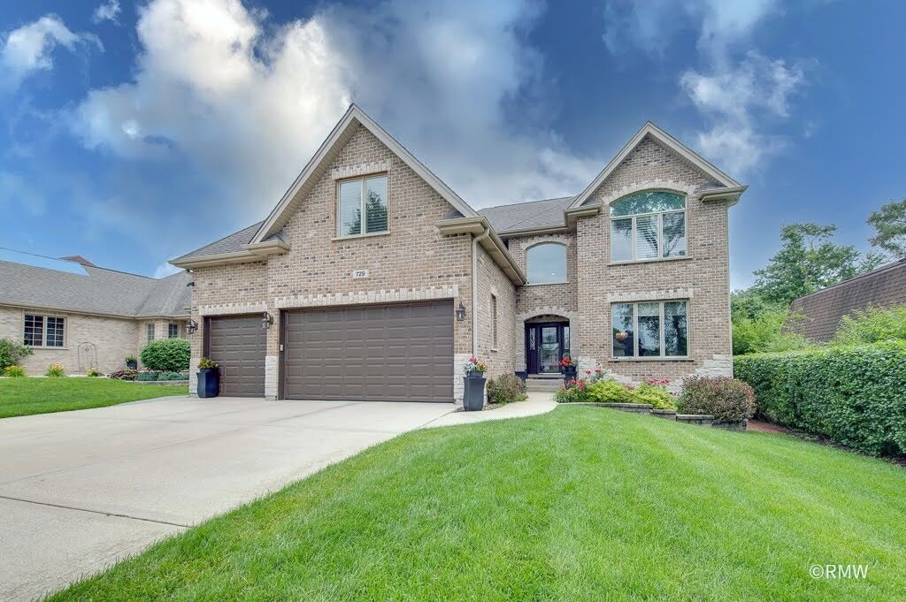 Property Photo:  729 N 7th Avenue  IL 60101 