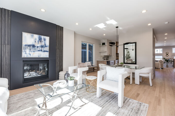 Property Photo: 5747 N Maplewood Avenue IL 60659