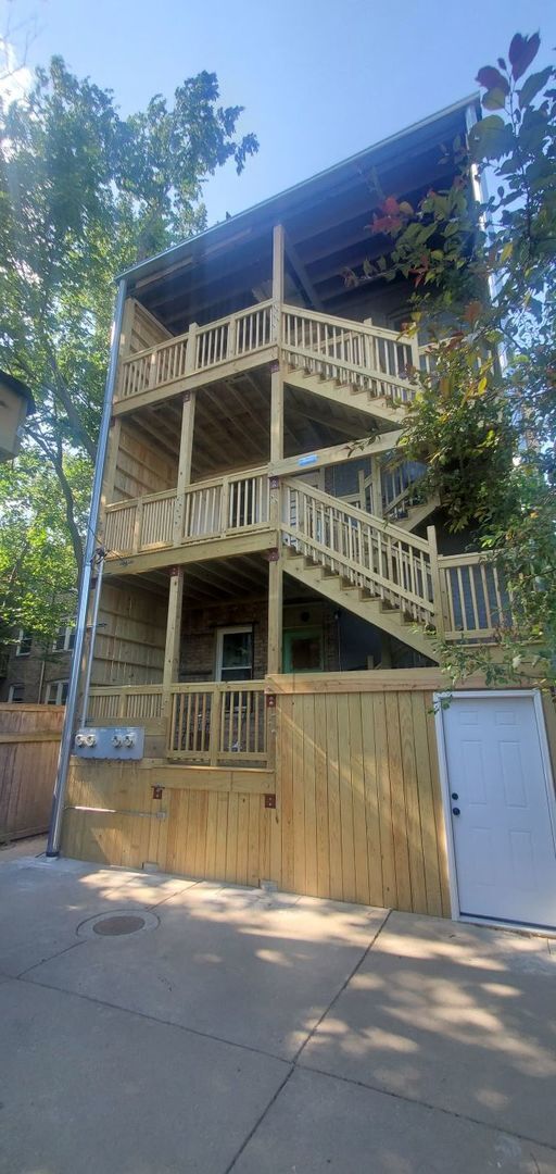 Property Photo: 3017 W Wilson Avenue 2 IL 60625