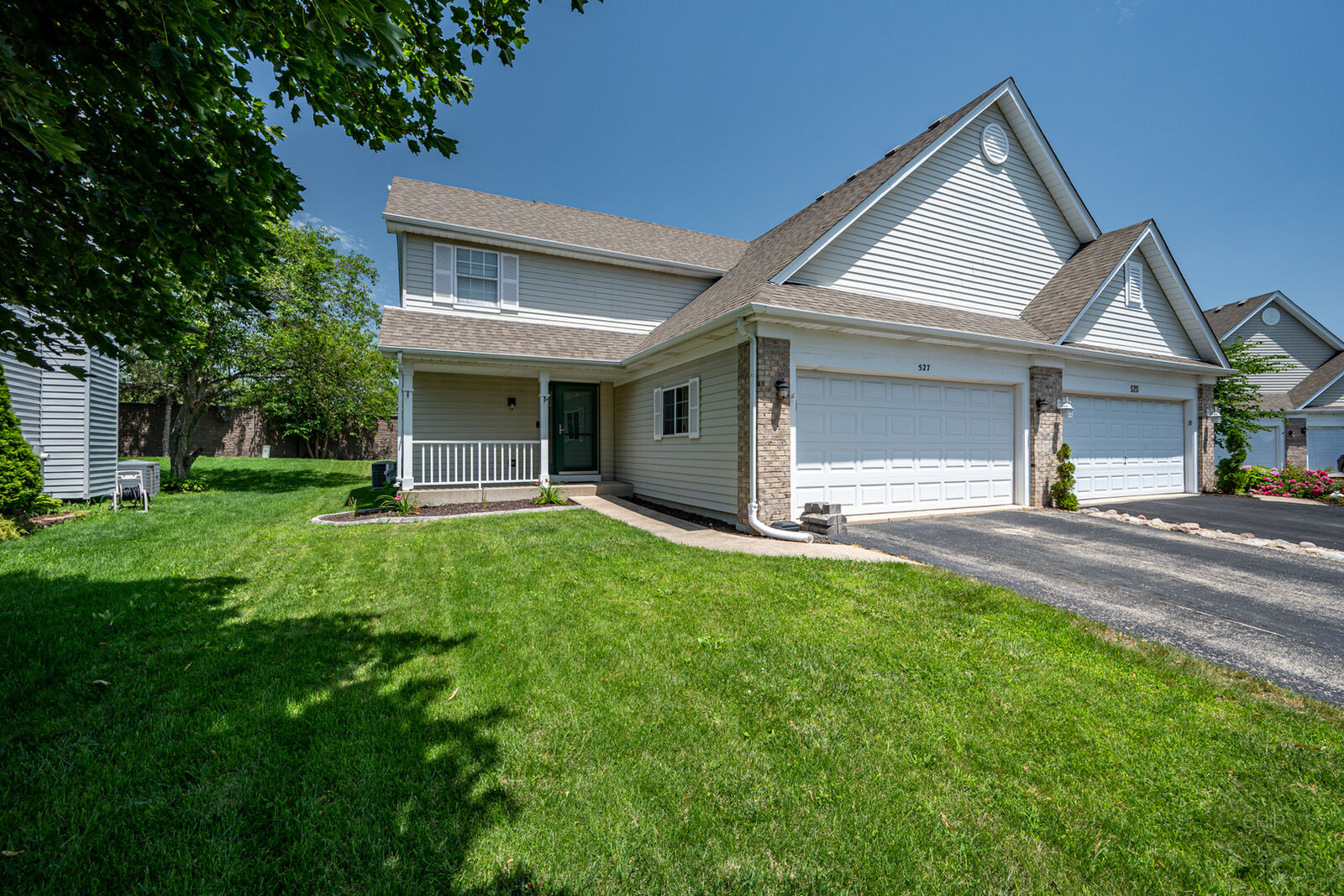 Property Photo:  527 Northgate Circle  IL 60543 