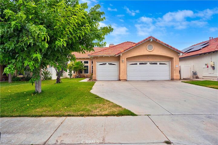 Property Photo: 16861 Via Lunado CA 92551