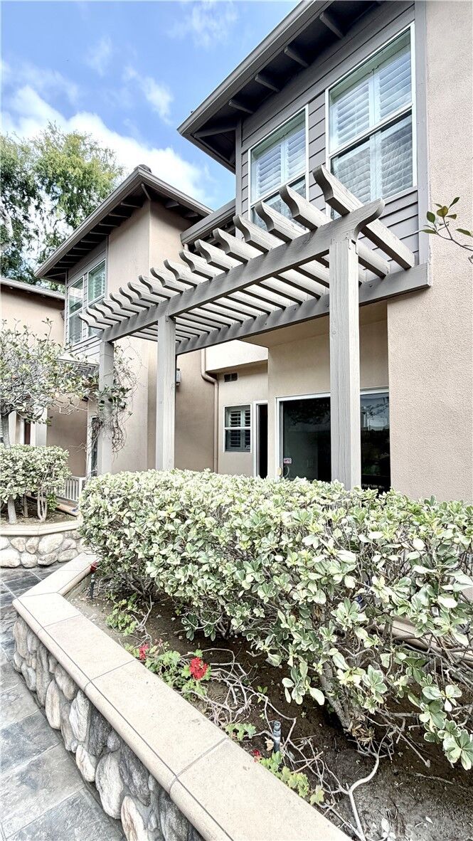 Property Photo: 690 S Marengo Avenue 6 CA 91106