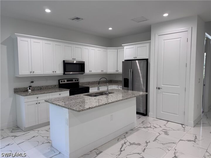 Property Photo: 4266 18th Avenue SE FL 34117