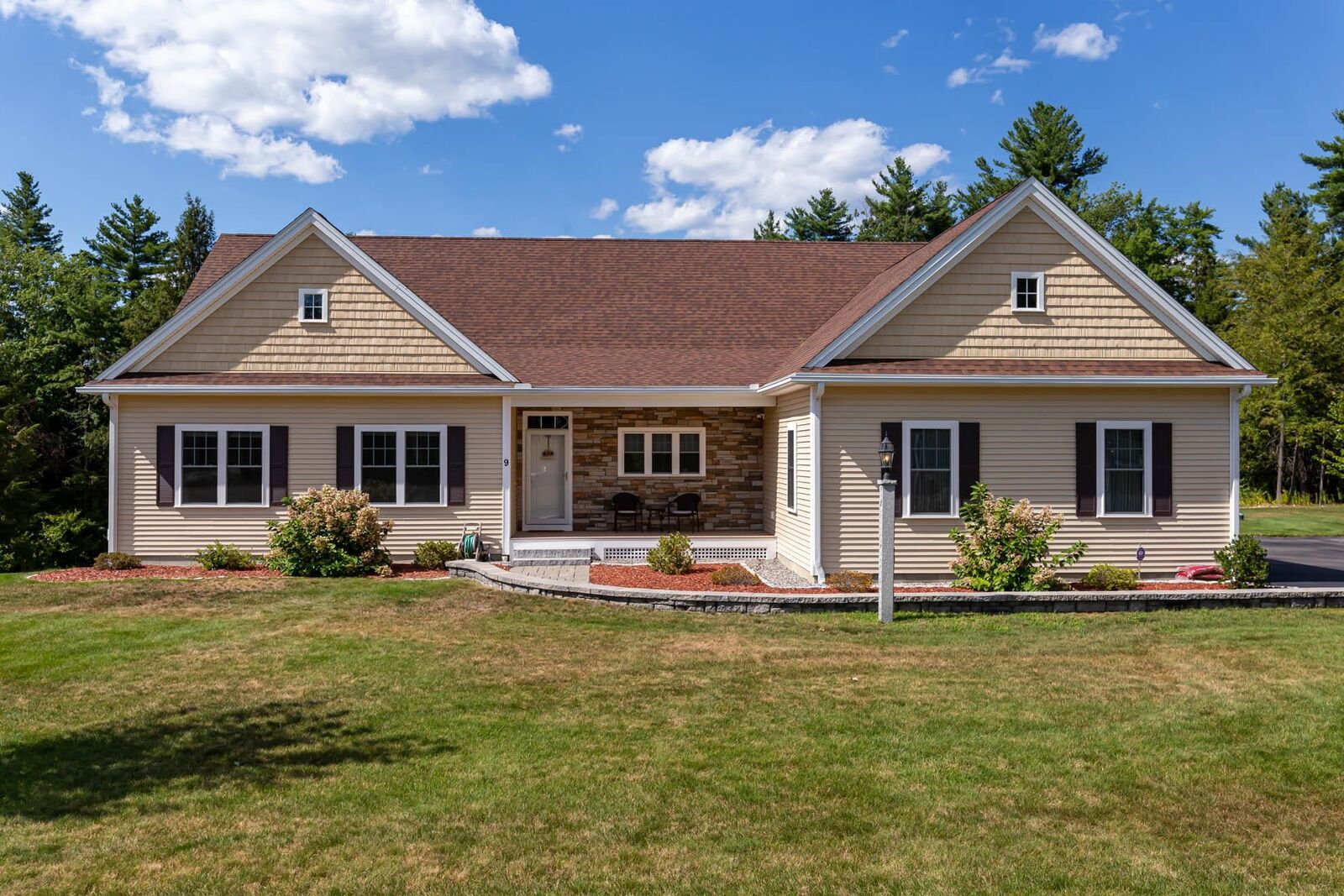 Property Photo:  9 Windy Hollow Circle  NH 03054 