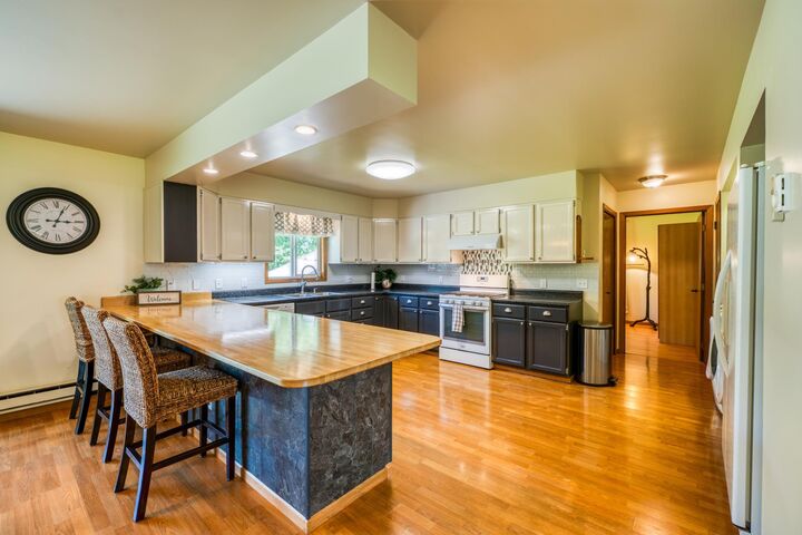 Property Photo: 460 Lake Avenue MN 56683