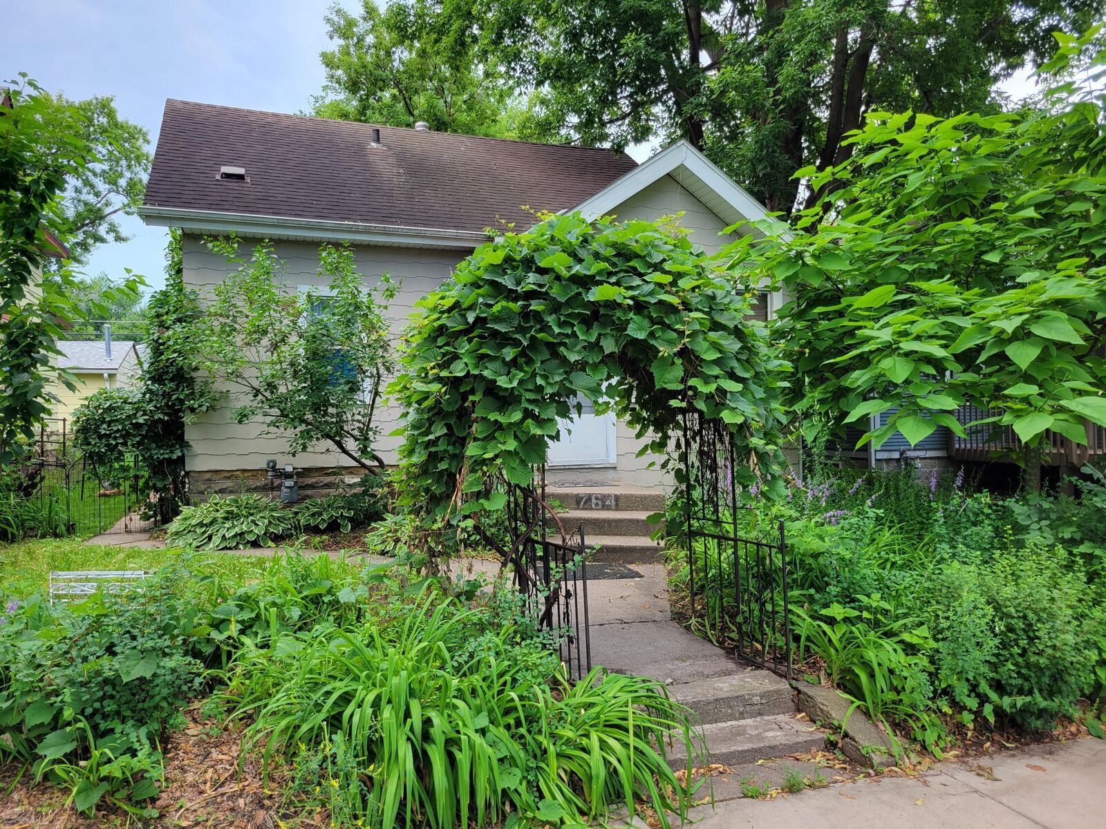 Property Photo: 764 Fuller Avenue MN 55104